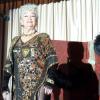Chansons für den guten Zweck: Sängerin Eva von Fejer, 80 Jahre alt, präsentierte jedes ihrer Lieder in passenden Outfit.