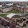 Die Justizvollzugsanstalt in Freiburg platzt wie alle Gefängnisse in Baden-Württemberg aus allen Nähten. Das Freiburger Gefängnis ist mit 750 Insassen das Größte des Landes.