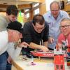 Über die Reparatur des alten Feuerlöschbootes fachsimpeln in der Messehalle (von links) Albert Keen, Gerom Wieland, Marcel Wieland (Bootseigner), Gerald Pfaff und Tim Pfaff.