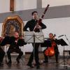 Vier Streicher und ein Bläser: Das Bamberger Streichquartett in der Besetzung (sitzend v. l.) Raúl Teo Arias (1. Violine), Andreas Lucke (2. Violine), Karlheinz Busch (Violoncello) und Branko Kabadaic (Viola) gab zusammen mit Fagottist Pierre Martens in Alitzheim ein Benefizkonzert.