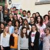 Die Auszubildenden des 51. Jahrgangs begrüßen (hinten links) der Geschäftsführer des ESB Joachim Dietz, Schulleiter Jürgen Leiber sowie vorne links Pflegedienstleitung Susanne Marpoder-Barthelmes und vorne rechts die Klassenleiterin Kerstin Manger.