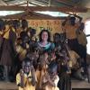 Besuch aus Europa ist für afrikanische Kinder immer etwas Besonderes. Bianca Eggert aus Oberwerrn wurde von den Erstklässern im östlichen Ghana umringt.