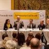 Um das Thema Religionsfreiheit ging es bei der Podiumsdiskussion der Freunde von Schweinfurt ist bunt. SchweinIm Bild (von links) Moderator Mathias Wiedemann, Dilek Öznur (Alevitische Gemeinde), Dekan Oliver Bruckmann, Mehmet Ciy (DITIB-Moschee), Albrecht Garsky (Katholische Erwachsenenbildung), Wolfgang Günther (Bund für Geistesfreiheit), Moderatorin Susanne Wiedemann.