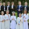 (mrl)   Am Sonntag feierten in der Lohrer Pfarrkirche St. Michael zwölf Kinder unter der Leitung von Pfarrer Sven Johannsen mit Unterstützung der Gemeindeassistentin Katharina Simon ihre erste Heilige Kommunion. (von links): Gemeindeassistentin Katharina Simon, Lea Köhler, Dustin Appelt, Cornelia Maier, Julius Enzmann, Selina Sacra, Hannes Lutz, Nike Weimert, Klemens Helmel, Marla Sacra, Leonhard Grimm, Noemi Baumann, Leon Roth, Pfarrer Sven Johannsen.