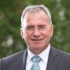 Der Bundestagsabgeordneten Paul Lehrieder (CSU) steht am Dienstag (15.09.15) im Hof des Ausbildungshotels St. Markushof in Gadheim bei Würzburg. Die CDU/CSU-Bundestagsabgeordneten der Arbeitsgruppe Familie, Senioren, Frauen und Jugend hatten sich zu einer Klausurtagung in Würzburg getroffen, unter anderem ging es um die aktuelle Flüchtlingsproblematik sowie Medienkonsum von Kindern und Jugendlichen. Der Bundestagsabgeordneten Paul Lehrieder (CSU) steht am Dienstag (15.09.15) im Hof des Ausbildungshotels St. Markushof in Gadheim bei Würzburg. Die CDU/CSU-Bundestagsabgeordneten der Arbeitsgruppe Familie, Senioren, Frauen und Jugend hatten sich zu einer Klausurtagung in Würzburg getroffen, unter anderem ging es um die aktuelle Flüchtlingsproblematik sowie Medienkonsum von Kindern und Jugendlichen.