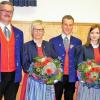Renate Haag (links) vom Nordbayerischen Musikbund ehrte Aktive in Hohenroth für zehn Jahre Musikertätigkeit. Im Bild (weiter von links) Michael Baumgart, Sabine Steinbeck, Tobias Bambach, Sophie Kirchner und Elmar Straub.FOTO: Brigitte Chellouche