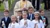 (bjk)   Am 30. April feierten sieben Kommunionkinder in Wombach erste Heilige Kommunion. Den Festgottesdienst hielt Kaplan Philipp Tropf. Die Jungen von links: Ferdinand Brunner, Jonas Franz, Louis Hoffmann und Aaron Scherg. Die Mädchen Elena Przyklenk, Anna-Lena Heilig und Anna Zeuch.