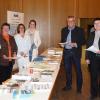 Einen Vortrag und Informationen zum Thema gab es im Rahmen der Aktionswoche „zu Hause daheim“ in der Elstalhalle. Das Bild zeigt (von links): Allianzmanagerin Michaela Schleiffer, Veronika Enders (Fachstelle für Senioren und Menschen mit Behinderungen am Landratsamt Rhön-Grabfeld), Ehrentraud May, Sabine Wenzel-Geier und Eva Holzhausen (Pflegestützpunkt Rhön-Grabfeld), Egon Sturm (stellvertretender Bürgermeister Stadt Bischofsheim), Bürgermeisterin Birgit Erb, Bürgermeister Rudi Zehe (Schönau) und Architekt Armin Kraus.