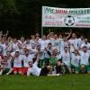 War das für ein Jubel nach Spielende. Denn mit dem 2:0-Sieg über den FC Elfershausen ist der SG Gräfendorf/Wartmannsroth der Titel in der A-Klasse Rhön 1 nicht mehr zu nehmen. Vier Punkte beträgt einen Spieltag vor Saisonende nämlich der Vorsprung auf den SV Römershag als aktuellen Verfolger Nummer eins. Gerne hätten wir ihnen zusammen mit dem Meisterbild auch die Namen der Protagonisten präsentiert, doch das sollte für unseren Fotografen zur „mission impossible“ werden. Foto: ssp