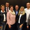 Die Fasenachtsgilde Giemaul Heidingsfeld blickt bereits auf die Session 2017/2018 – die 52. Faschingssession der Gilde Giemaul. Dann wird es vier Prunksitzungen und eine Überraschungsveranstaltung im XXXL Möbelhaus in Würzburg geben, kündigte Sitzungspräsident Jürgen Wohlfart in der Mitgliederversammlung an. Die Neuwahlen ergaben: Heike Bader ist neue zweite Gesellschaftspräsidentin, Irina Nebel bleibet Schatzmeisterin und Jürgen Wohlfart Sitzungspräsident.   Stefanie Leutner (zweite Schriftführerin), Jan Vieres (Bühnenmeister) und die Kassenrevisoren Reinhold Küchler und Georg Voll wurden in ihren Ämtern bestätigt. Sebastian Haas löst Sven Kelber als Beleuchtungsmeister ab. Dieser konzentriert sich laut Pressemittelung in den nächsten Jahren verstärkt auf das Vereinsmarketing und die Pressearbeit des Vereins. Im Bild: (von links) Sebastian Haas, Heike Bader, Jürgen Wohlfart, Stefanie Leutner, Christian Reusch, Irina Nebel, Jan Vieres und Marlene Schmidt. Weitere Informationen zu Fasenachtsgilde Giemaul Heidingsfeld gibt es im Internet unter www.gildegiemaul.de. Foto:  Sven Kelber