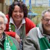 Anna Göpfert (links) und Ernst Reitzenstein (rechts) sind bei fast jedem Heimspiel der Rimparer Handballer dabei. Begleitet werden sie von Susanne Schiedermeier (Mitte), die die Senioren in der Tagespflege von St. Gregor betreut.