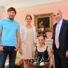 Preisübergabe mit (von links) Michael Kaiser, Weinkönigin Silena Werner, Gewinnerin Anna Schaffelhuber und Weinbaupräsident Artur Steinmann