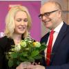Nach ihrer Wahl zur stellvertretenden Landesvorsitzenden auf dem SPD-Parteitag in Rostock vor zwei Wochen erhielt Bundesfamilienministerin Manuela Schwesig von Ministerpräsident Erwin Sellering einen Blumenstrauß.