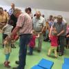 Großväter und Großmütter waren Gäste in der Kita Regenbogen in Seinsheim bei einer fröhlichen Singstunde zum Aktionstag „Musik in Bayern“, lässt der Kindergarten wissen. Die Vorschulkinder begrüßten die Großeltern mit dem Singspiel: „Oma liebt Opapa“. Gemeinsam wurde altes Liedgut gesungen, was vor allem die Gäste begeisterte. Maria Schwab führte mit dem Kindergartenteam durch das Programm. Mit einem Tänzchen und dem selbst gebackenen Notenschlüsseln als Geschenk wurden die Großeltern verabschiedet, so die Mitteilung an die Presse.
