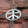 Das Sonnenkreuz, Symbol des Quickborn-Arbeitskreises am Mauerwerk der Burg Rothenfels.