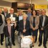 Über die Eröffnung des neuen Netto-Marktes freuten sich (von links) Karl Vorndran, Brigitte Vorndran, Georg Seiffert, Conrad und Claus Vorndran, Architekt Christian Seufert, Wilhelmine Vorndran, Paul Simon, Traudl Simon-Trensch, Dirk Reisert, Oskar Braun und Florian Seufert.