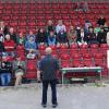 Intendant Peter Cahn gab am Mittwochabend den Startschuss zum Probenbeginn auf der Gemündener Scherenburg. Dabei sah das Ensemble ausnahmsweise einmal vom Zuschauerraum zur Bühne und nicht umgekehrt. Die Festspiele beginnen am Mittwoch, 5. Juli, mit „Don Camillo und seine Herde“.