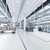 In dieser Reinraumhalle von mehr als 3000 Quadratmetern Größe werden Spritzgussprodukte für die Biowissenschaften hergestellt.