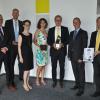 Haben den „Stein im Brett“: (von links) Peter Heps (Key Account Manager, ibau GmbH), Guido Schmidt (Leitung Key Account Management, ibau GmbH), Dunja Binder (Leiterin Marketing Bau, Fränkische), Bettina Kaiser (Teamleiterin Marketing Drainage Systeme, Fränkische), Roman von Urbanowicz (Bereichsleiter Drainage Systeme, Fränkische), Dirk Siemers (Geschäftsführer, InfoBau Münster) und Michael Fries (Leiter Vertrieb Inland Drainage Systeme).