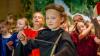 (mm)   „Unterwegs mit Franz von Assisi“ ist der Titel des Musicals, das die Vorschulkinder des KiZ St. Maximilian Kolbe bei einer Premiere im Kindergarten auf die Bühne gebracht haben. Schon das gesamte Jahr haben sich die Mädchen und Jungs mit dem Leben des Heiligen und seiner Einstellung zu Pflanzen und Tieren beschäftigt. Seit Mitte Mai erarbeiteten Erzieherinnen und Musikpädagogen mit den Kindern nun ein knapp einstündiges Bühnenstück. Dieses wird im Rahmen des Pfarrfestes der Gemeinde am Sonntag, 23. Juli, um 14 Uhr und am Montag, 24. Juli, um 17 Uhr in der Unterkirche aufgeführt.
