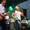 Gitarrenlastig gestalte sich der Auftritt von Miroslav Nemec und seiner Band im Röttinger Burghof.