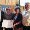 Den „Oskar fürs Lebenswerk“, die Zurruhesetzungsurkunde, überreichte Schulrätin Karin Auth an die langjährige Rektorin der Grundschule Gräfendorf, Monika Hofmann (Zweite von links). Alles Gute im neuen Lebensabschnitt wünschten die Bürgermeister Jürgen Lippert (links) und Alfred Frank (rechts) im Namen des Schulverbands Saaletal.
