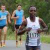 Bei den Frauen führte kein Weg an der Kenianerin Brendah Kebeya (vorne) vorbei. Sie gewann den Hauptlauf souverän in 34:29 Minuten.