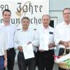 Für ihre Verdienste um den Posaunenchor Uengershausen wurden Helmut Hügelschäffer, Günter Landeck und Rudolf Busch (Mitte von links) geehrt. Mit ihnen freuen sich Dominik Landeck, Pfarrer Matthias Penßel, Posaunenchor-Vorstand Stefan Kohmann (von links) und stellvertretender Chorleiter Karl Hügelschäffer (rechts).