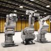 Wenn Kollege Roboter mit anpackt, ist das oft eine Entlastung für Menschen. Im Schadensfall kommt es allerdings meist zu komplizierten Haftungsfragen.Thinkstock