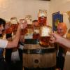 Ozapft is: Das erste Fass Laurenzi-Festbier ist ausgeschenkt.