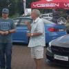 Organisator Thomas Behringer (vorne links) war in Sachen Tuning gefragter Gesprächspartner.