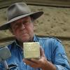 Im Februar verlegt Gunther Demnig wieder Stolpersteine.
