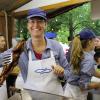 Das Weinfest in Volkach wäre ohne Fisch schier undenkbar. Michaela Gerstner-Scheller ist mit ihrer Familie in die Fußstapfen der Eltern getreten. Natürlich gibt es auch diesmal wieder den Bratfisch nach Papas Rezept.