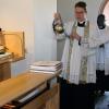 Vor einer feierlichen Marienandacht weihte Pfarrer Eugen Daigeler die neue Orgel der Kerlachkapelle. Mit dabei Pfarrer Evaristus Ekweke aus dem Süden von Nigeria, der hier die Urlaubsvertretung übernimmt.