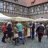 Buntes Markttreiben: Auch im Hof von Schloss Glücksburg werden wie im Vorjahr wieder zahlreiche Keramiker und Töpfer ihre Waren feilbieten.