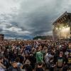 Gewaltig: Die neue Bühne beim Summerbreeze-Festival – aber auch das Unwetter, das sich hier gerade über Dinkelsbühl zusammenbraut.