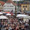 Die Massen strömten wieder bei diesem lauen Sommerabend auf den Bad Neustädter Marktplatz.