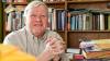 Der ehemalige MdL Walter Eykmann wird 80. Inmitten Hunderter Bücher in seinem Arbeitszimmer ist er zu Hause. Foto: THOMAS OBERMEIER