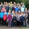 (gmv)   Unter dem Motto „Proki in geheimer Mission“ drehte sich beim Waldbüttelbrunner Pfarrei-Zeltlager in Wörnitz (Landkreis Ansbach) alles um eine Detektivgeschichte. Pfarrei-Zeltlager Detektivgeschichte. 46 Teilnehmer und über 20 ebenfalls meist jugendliche Betreuer folgten dabei Hinweisen, befragten Tatverdächtige und identifizierten am Ende den Täter. Das „übliche Zeltlagerprogramm“ – eine Nachtwanderung, Lagerfeuer und Stockbrot und gemeinsame Pfadfinderspiele – kam natürlich auch nicht zu kurz, heißt es weiter in der Pressemitteilung. Beliebt war auch der angrenzende Badesee. Neben den Waldbüttelbrunner Teilnehmern folgten 16 Ministranten aus Waldbrunn der Einladung ihres Gemeindereferenten und Lagerleiters Bernd Müller. Dazu kamen Eisinger Pfadfinder und weitere Kinder aus Helmstadt, Holzkirchhausen, Neubrunn und Zell. Ein Opfer des Regens wurde laut Pressemitteilung der gemeinsame Schlussgottesdienst mit den Eltern. Doch habe unter den Teilnehmern die Meinung vorgeherrscht: „Nächstes Jahr sind wir wieder dabei.“ Dann gibt es mit dem 20. Proki-Zeltlager ein Jubiläum, die Vorbereitungen dafür haben schon begonnen.