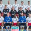 HSC Bad Neustadt 2017/18 (hinten von links): Jan Wicklein, Adam Pal, Franziskus Gerr, Konstantin Singwald, Vilim Leskovec, Filip Milutinovic, Maximilian Kalliske sowie (Mitte von links) Ergotherapeutin Luisa Braun, Mannschaftsarzt Dr. Günter Fröhling, Trainer Margots Valkovskis, Co-Trainer Igor Mjanowski, Mannschaftsbetreuer Daniel Seith, Vereinsvorsitzender und GmbH-Geschäftsführer Dieter Schulz, stellvertretender HSC-Vorsitzender Volker Thiel und (vorne von links) Felix Wolf, Maximilian Schmitt, Nick Weber, Gary Hines, Felix Schmidl, Timo Riesenberger und Martin Bieger.