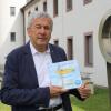 Der Verleger und Unternehmensberater Hans-Joachim Grassmann präsentierte in Kloster Himmelpforten das erste Buch der angedachten Reihe „edition roman h“. Foto Joachim Fildhaut