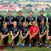 Unser Teamfoto zeigt die Hammelburg Volleys mit (hinten, von links) Trainer Tado Karlovic, Henning Schulte, Oscar Benner, Peter Wolf, Johannes Becker, Mario Radman, Branko Damjanovic und Teammanager Dietmar Gleisle sowie (vorne, von links) Bruno Simunic, Moritz Rauber, Georg Wolf, Aldin Dzafic, Lukas Spachmann, Felix Bendikowski, Co-Trainer Jakob Wall und Friedrich Fell. Es fehlt Michael Schottdorf.Foto: Till Oschmann