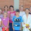 (rt)   In den Sommerferien haben sich 30 Jungen und Mädchen in Dettelbach und Schwarzach zum Anfängertraining im Judo getroffen, so die Mitteilung des Judoclubs Dettelbach. Hierbei probierten die Kinder die ersten Techniken im Boden und im Stand aus. Richtig austoben konnten sie sich beim Bodenkampf, wobei der respektvolle und fürsorgliche Umgang miteinander im Vordergrund stand. Die Teilnehmer hatten Spaß beim Rangeln und Raufen auf der Matte. Die beiden Trainingseinheiten wurden vom Judoclub Dettelbach unter der Leitung von Monika Leirich durchgeführt. Interessierte können beim Verein jederzeit ein Training kostenlos besuchen, wird außerdem gemeldet. Informationen über Kurse zum Schulanfang gibt es bei Monika Leirich unter ? (0 93 24) 9 95 81.