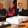 Auszubildende der Raiffeisenbank Main-Spessart informieren im Senioren-Internet-Café Marktheidenfeld über den sicheren Umgang mit Bankgeschäften, insbesondere im Internet. Die Azubis: (von links) Calvin Jankowski, Onur Özer und Lukas Weber.