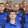 Ihre neuen Azubis und Kammersieger André Seufert (zweite Reihe Mitte) stellte die RGT vor; links hinten der stolze Chef Martin Hörnlein.