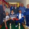 Gruppenbild mit Dame. Monika Denninger ist das einzige weibliche Mitglied im Kegelclub Eichelsee, der sein 40-jähriges Bestehen feiert.
