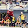 Gary Hines (am Ball) ist mit dem HSC Bad Neustadt bei Aufsteiger SG Bruchköbel zu einem überzeugenden Sieg geflogen.