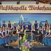 Die Musikkapelle Winterhausen feiert am Wochenende (7. und 8. Oktober) wieder ihr traditionelles Oktoberfest. Am Samstag spielen die Musiker im Bürgerhaus ab 19 Uhr auf. Unter der Leitung von Dirigentin Andrea Wagenpfahl wird der Abend mit klassischer Blasmusik gestartet.  Am späteren Abend stehen dann Party- und Tanz-Hits der vergangenen Jahrzehnte auf dem Programm. Besonderer Höhepunkt heuer ist der Besuch der Musikkapelle aus der Winterhäuser Partnerstadt Cannobio in Italien. Der „Corpo Filarmonico Cannobiese“ wird mit einem Intermezzo ein paar italienische Klänge zum Besten geben.  Der Eintritt ist frei. Am Sonntag sorgen dann zum Frühschoppen und Mittagessen die Jugendabteilungen der Musikkapelle für die musikalische Untermalung. Aufspielen werden sowohl die Bläserklasse wie das Jugendorchester.  Foto: HEINZ HOFMANN