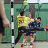 Ex-Drittligatorwart Fabian Tatzel (links) war ein starker Rückhalt im Tor des HSC Bad Neustadt II beim 32:20-Sieg der Kirchner-Sieben beim TSV Karlstadt (Sebastian Heun).