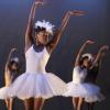 Alles andere als das übliche Klassische Ballett, dafür aber authentische afrikanische Tanzkunst und Kultur gibt es in Dada Masilos Choreografie von Tschaikowskys „Schwanensee“.